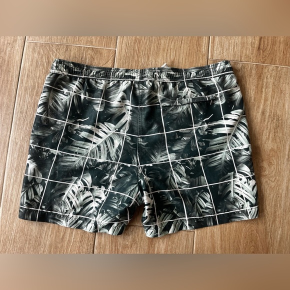 Onia Men’s Green Palm Frond Swim Trunks - Picture 5 of 5